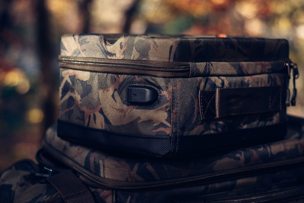 Giants fishing pouzdro Electronics Eva Table Bag